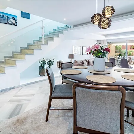 Tropical Palmy 3 Bedroom Townhouse In Nueva Andalucia Close To Puerto Banus Casa vacanze *